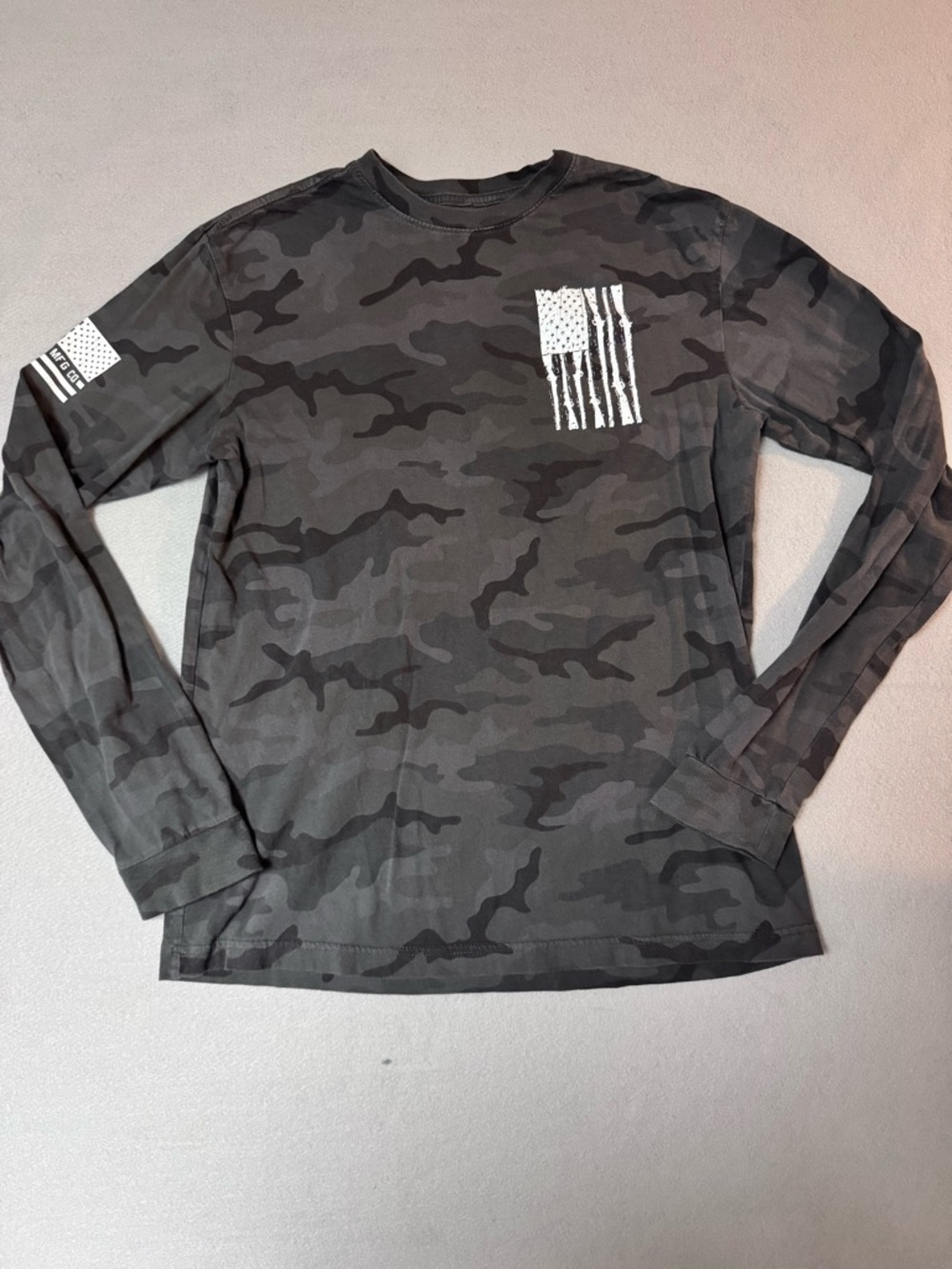Men's Long-Sleeve Gray Camo Pocket Tee with Flag Graphic